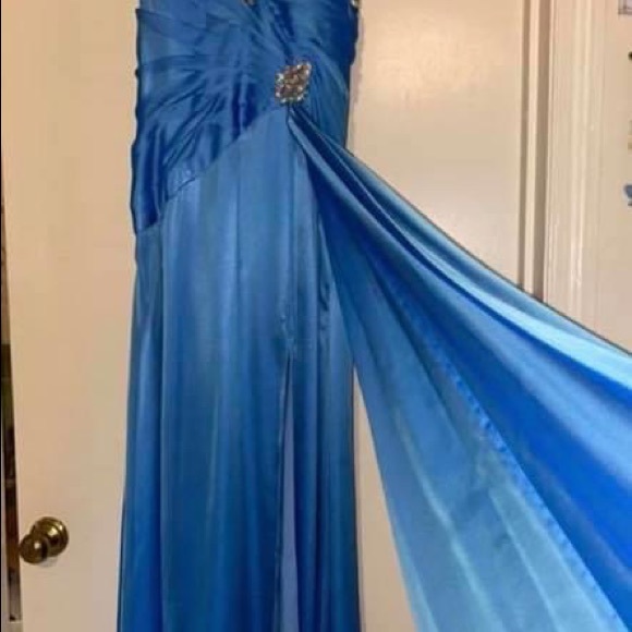 Pageant gown - Picture 2 of 3